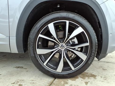 Used 2024 Volkswagen Atlas SEL Premium R-Line image 9
