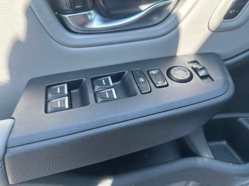 Used 2023 Honda Pilot Touring image 13