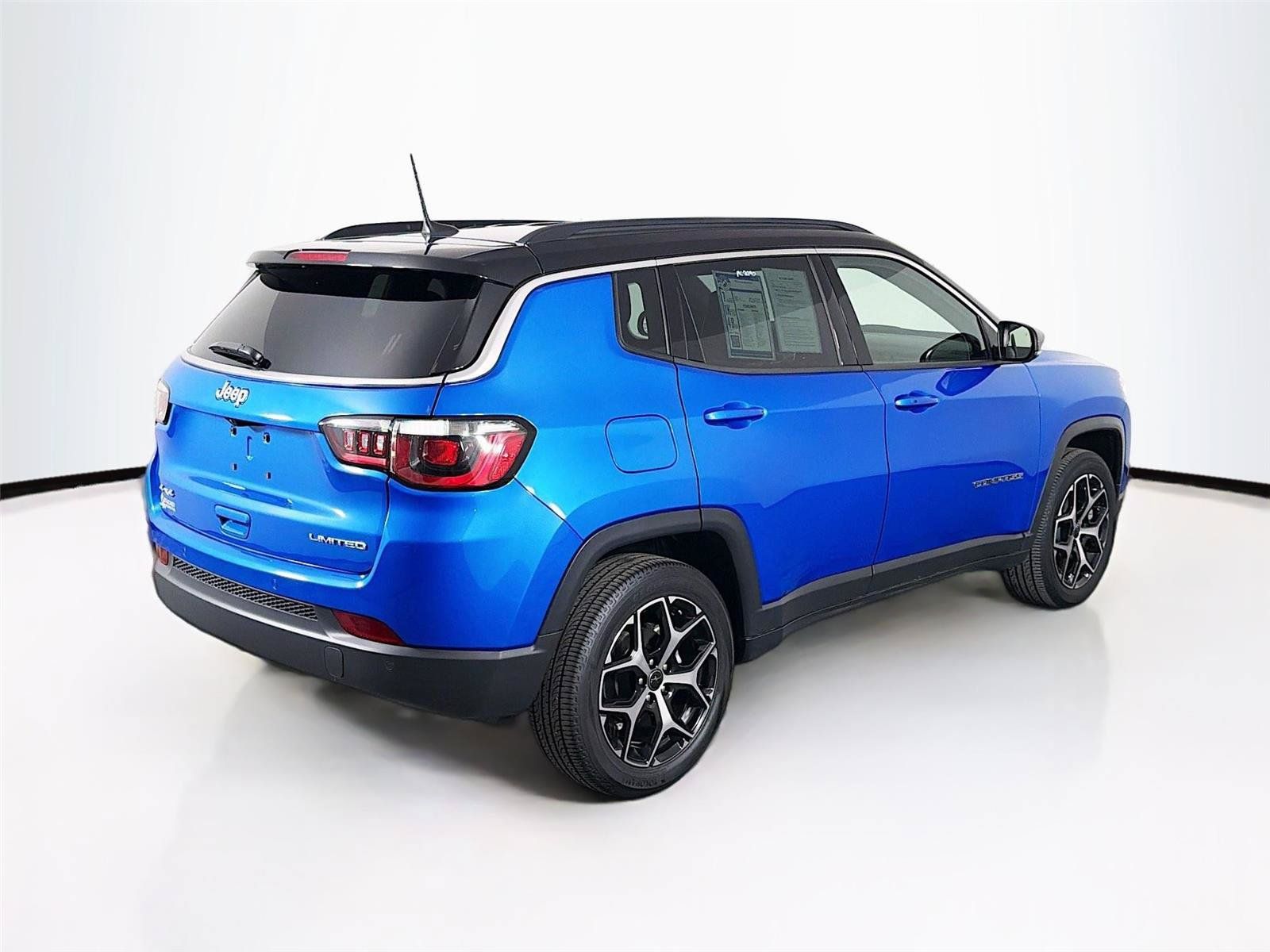 Used 2025 Jeep Compass Limited AWD/4WD image 11