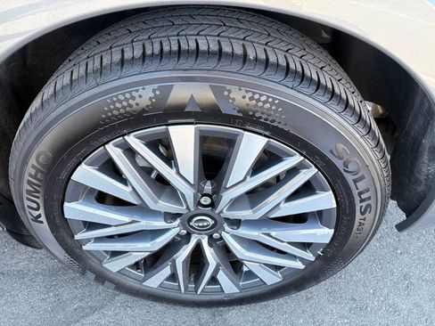 Used 2025 Nissan Altima 2.5 SV FWD image 24