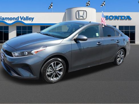 Used 2024 Kia Forte LXS w/ LXS Technology Package FWD image 3