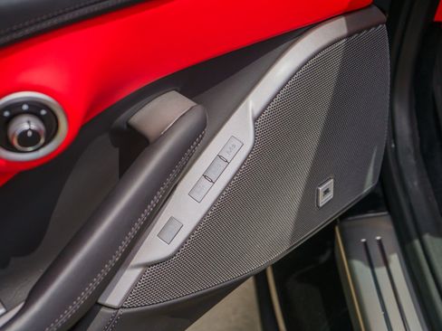 Used 2019 Ferrari Portofino RWD image 59