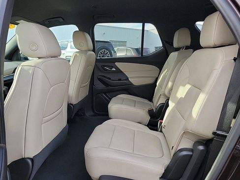Used 2023 Chevrolet Traverse LT image 12