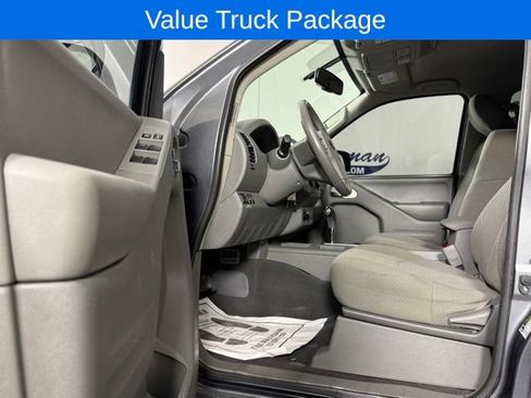 Used 2019 Nissan Frontier SV w/ Value Truck Package AWD/4WD image 11