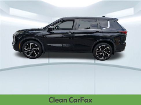 Used 2022 Mitsubishi Outlander SE image 2