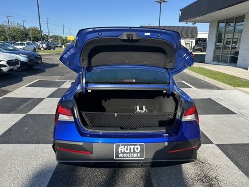 Used 2025 Hyundai Elantra Sport FWD image 8