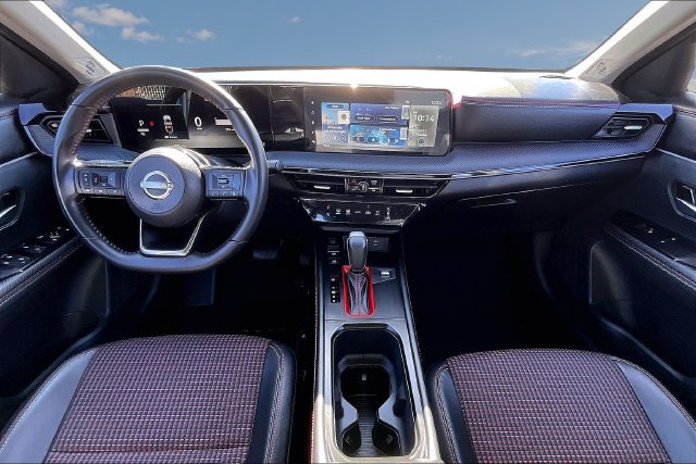 Used 2025 Nissan Kicks SR FWD image 7
