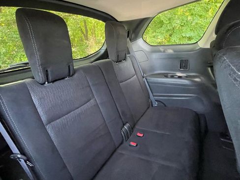 Used 2015 Nissan Pathfinder SV AWD/4WD image 27