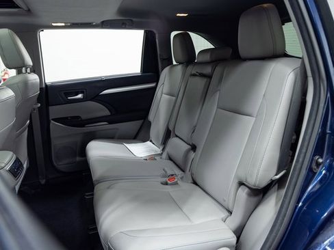 Used 2016 Toyota Highlander XLE image 23