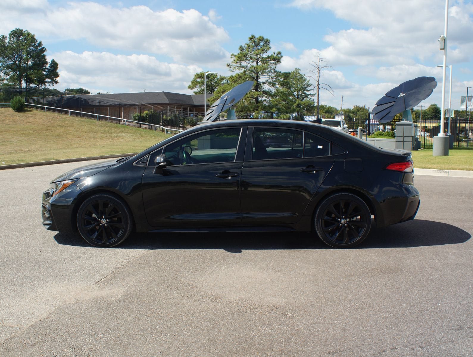 Used 2022 Toyota Corolla SE w/ Carpet Mat Package (TMS) FWD image 11