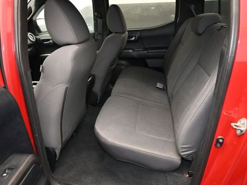 Used 2016 Toyota Tacoma TRD Off-Road image 12