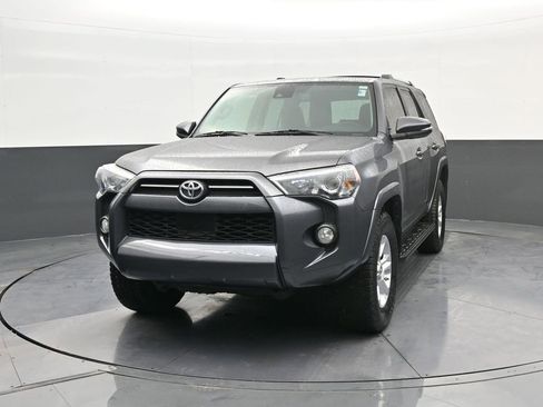 Used 2020 Toyota 4Runner SR5 Premium AWD/4WD image 3