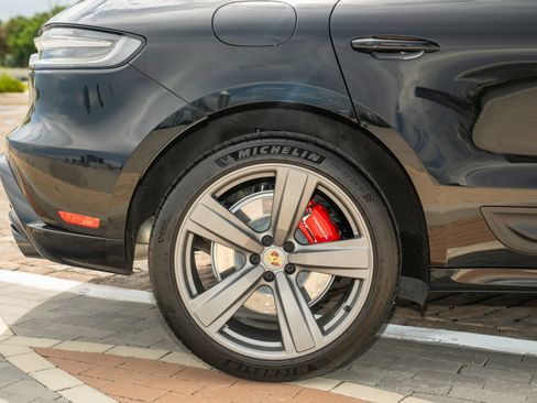 Used 2022 Porsche Macan GTS AWD/4WD image 16