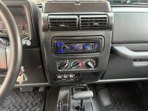 Used 2004 Jeep Wrangler 4WD w/ Dual Top Group image 22