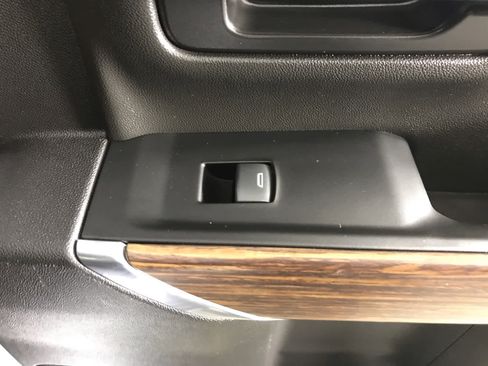 Used 2022 Chevrolet Silverado 2500 High Country w/ Safety Package II image 16