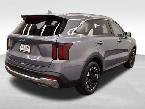 Used 2024 Kia Sorento S image 9
