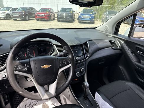 Used 2020 Chevrolet Trax LT w/ LT Convenience Package FWD image 27