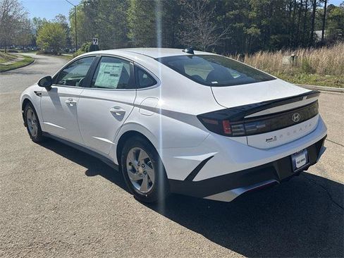 New 2025 Hyundai Sonata SE image 3