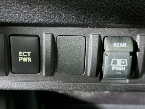 Used 2018 Toyota Tacoma SR5 image 24