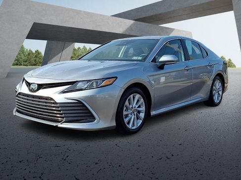 Certified 2024 Toyota Camry LE FWD image 3