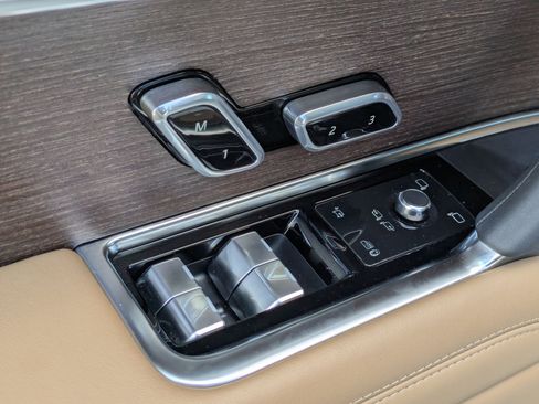 Used 2023 Land Rover Range Rover SE image 13