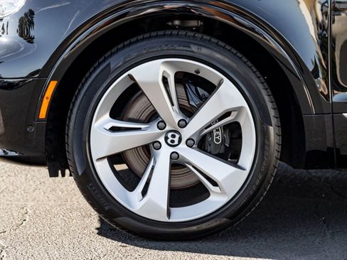 Certified 2023 Bentley Bentayga image 6