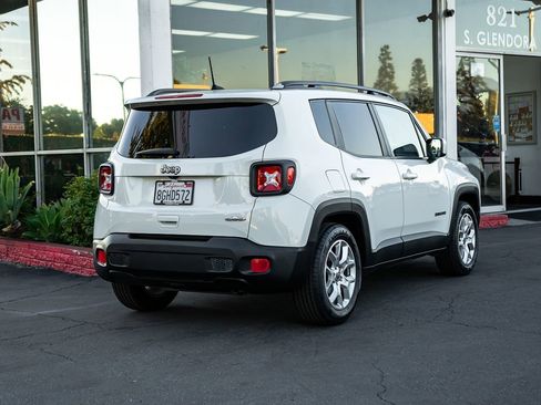 Used 2018 Jeep Renegade Latitude image 4