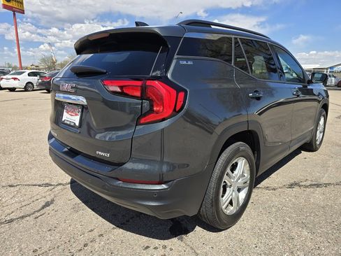 Used 2020 GMC Terrain SLE w/ Driver Convenience Package image 5