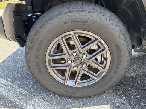 Used 2025 Jeep Wrangler Unlimited Sport AWD/4WD image 31