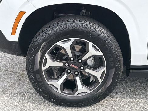 Used 2025 GMC Yukon AT4 Ultimate w/ LPO, Floor Liner Package AWD/4WD image 32