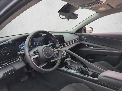 Used 2023 Hyundai Elantra SEL w/ Convenience Package image 6