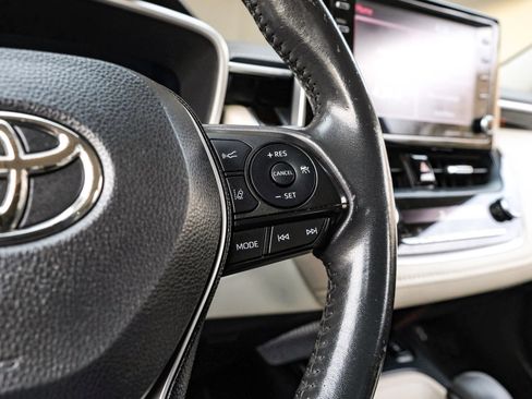 Used 2020 Toyota Corolla XLE image 17