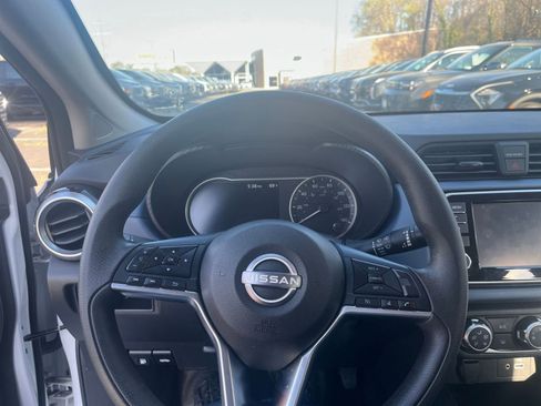 Used 2025 Nissan Versa SV image 25