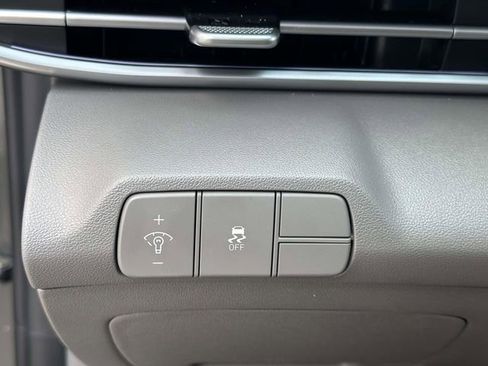 Used 2025 Hyundai Elantra SEL image 24