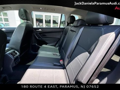 Used 2018 Volkswagen Tiguan SEL AWD/4WD image 18