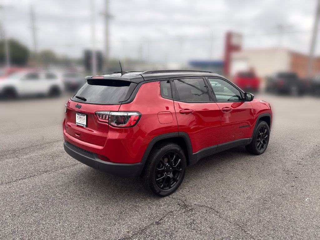 Used 2023 Jeep Compass Latitude w/ Sun and Sound Group AWD/4WD image 8