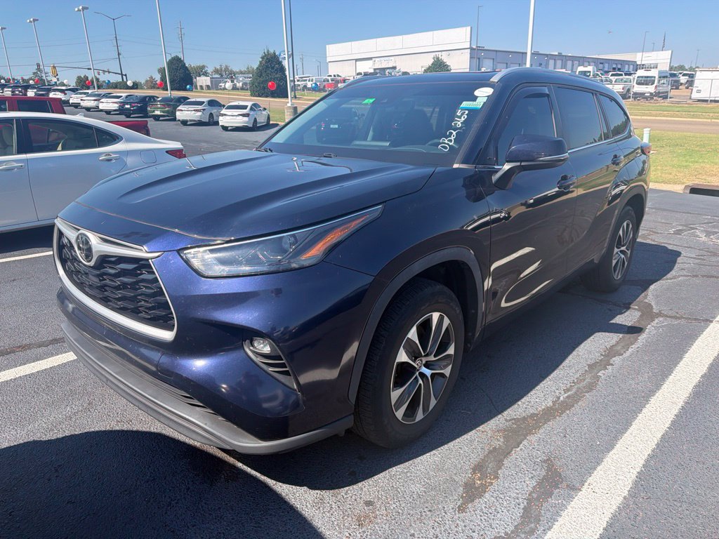 Used 2023 Toyota Highlander XLE FWD image 1