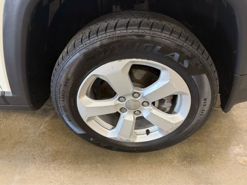 Used 2020 Jeep Compass Latitude AWD/4WD image 33