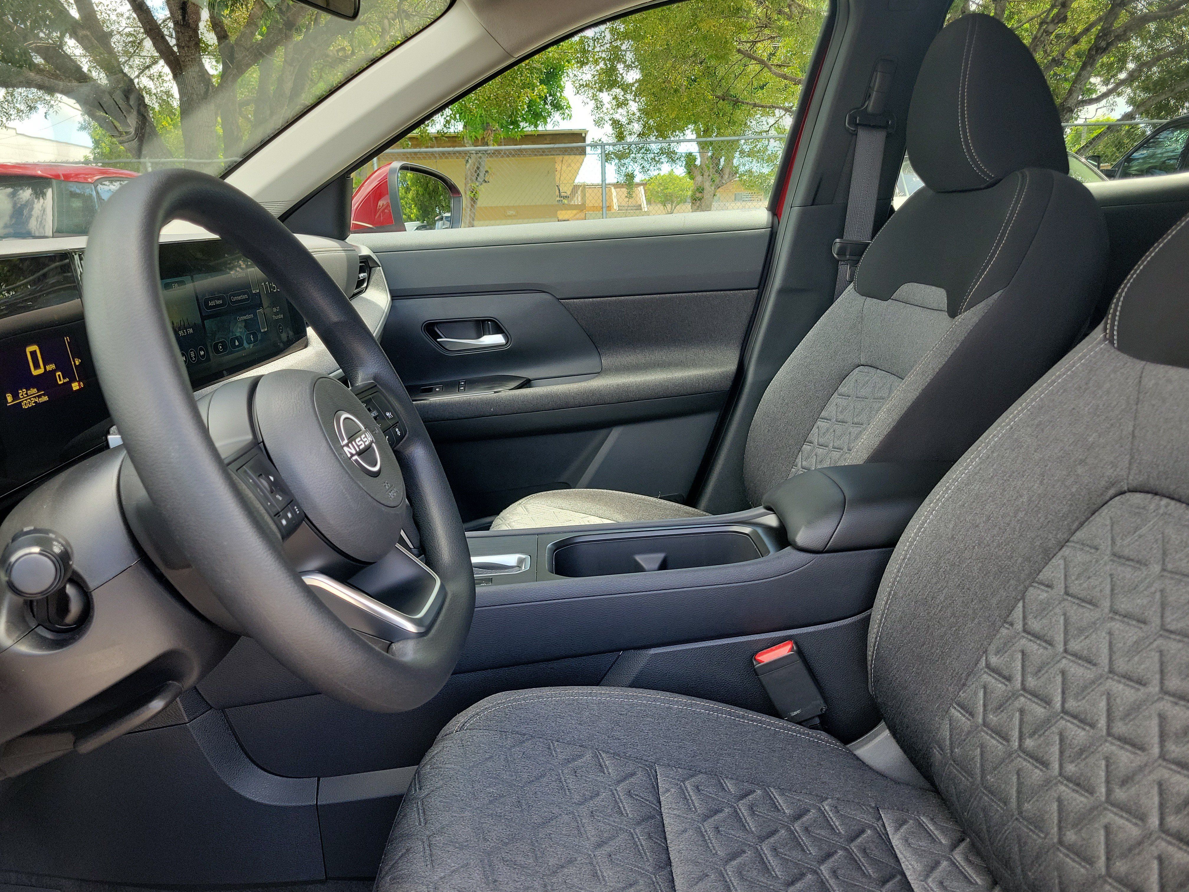 Used 2025 Nissan Kicks SV FWD image 11
