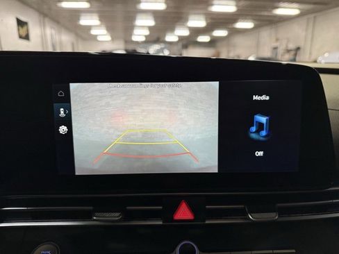 Used 2025 Hyundai Elantra SEL image 23