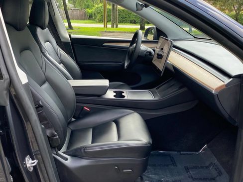 Used 2025 Tesla Model Y Long Range RWD image 18