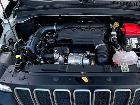 Used 2023 Jeep Renegade Latitude AWD/4WD image 10