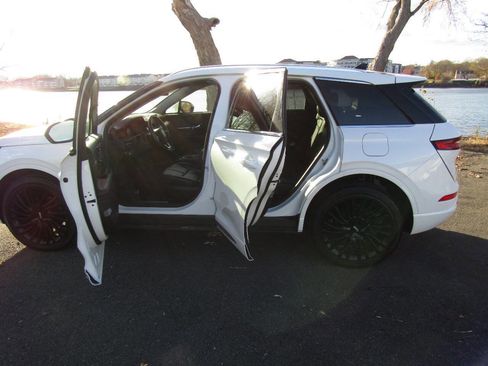 Used 2022 Lincoln Corsair Reserve image 24