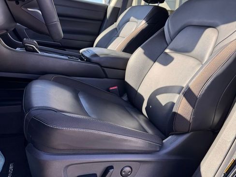 Used 2025 Nissan Pathfinder SL image 10