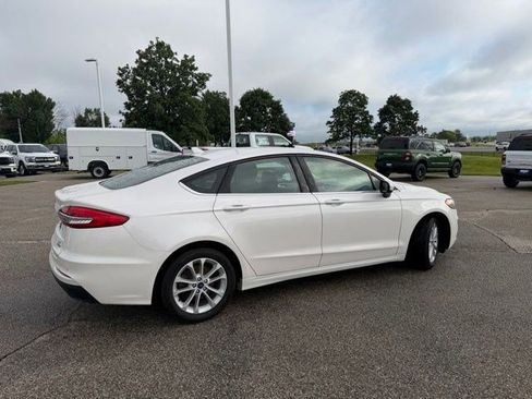 Used 2020 Ford Fusion SE FWD image 16