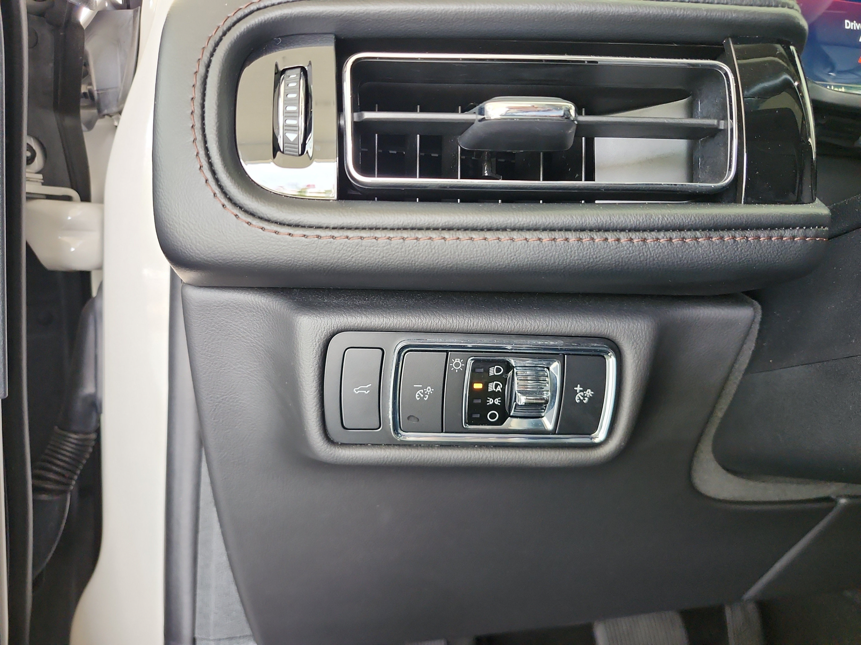 Used 2024 Lincoln Aviator Reserve RWD image 14