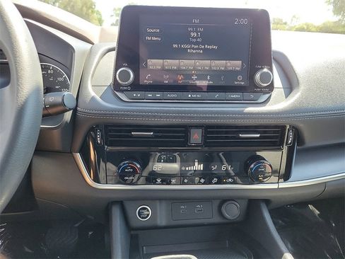 Used 2021 Nissan Rogue SV image 11