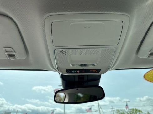 Used 2025 GMC Acadia Denali FWD image 15