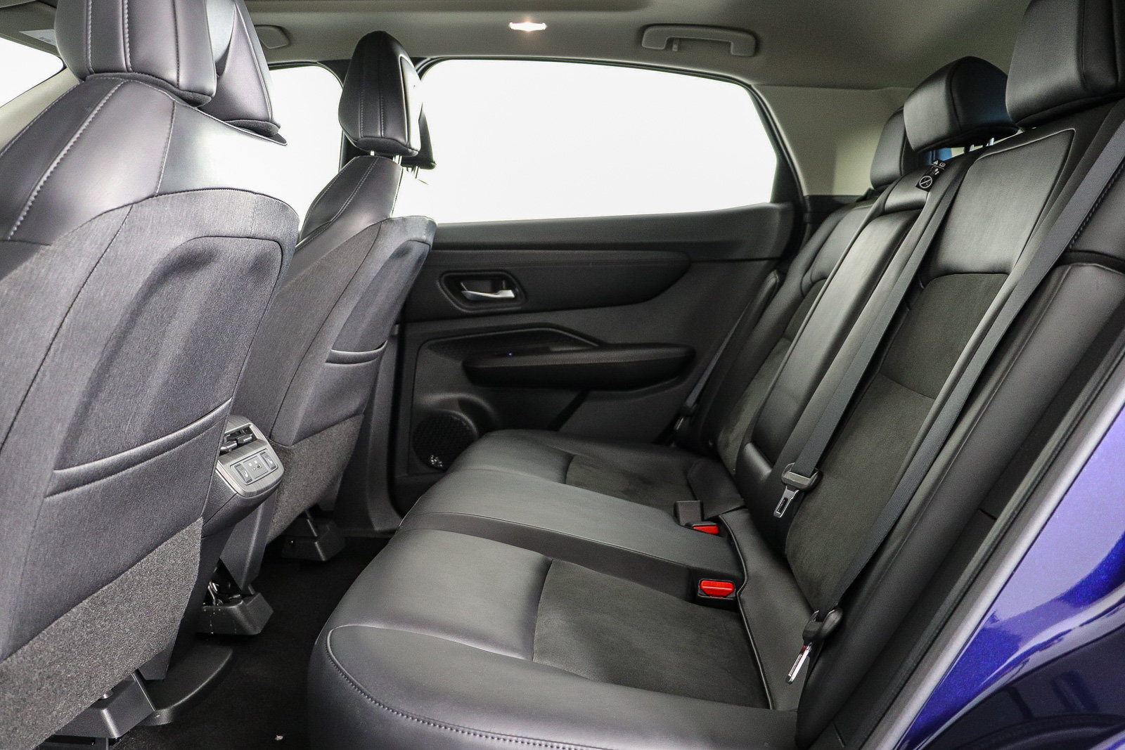 Used 2024 Nissan Ariya FWD image 19
