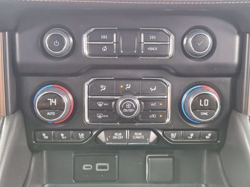 Used 2023 Chevrolet Tahoe High Country AWD/4WD image 17
